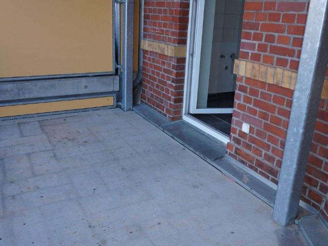 Sonniger, groÃer Balkon an der KÃ¼che 12 mÂ² u.v.m. !