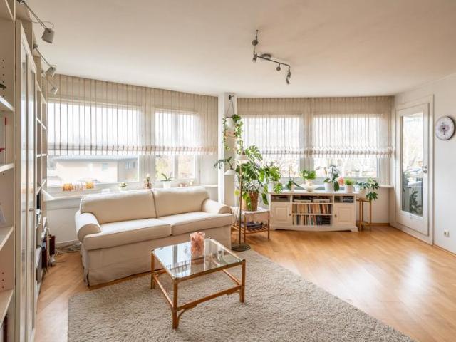 Sonniger Grünblick vom Süd West Balkon in Zehlendorf