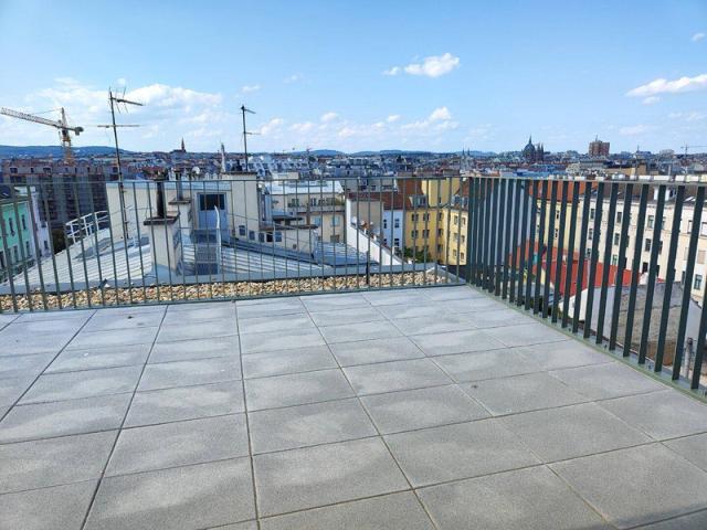 SONNIGER NEUBAU ERSTBEZUG in Meidling! DG Maisonette mit großer Dachterrasse auf Wohnebene und Fernblick Top72