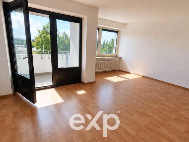 Sonniger Südbalkon & Aufzug: bezugsfreie 2 Zimmer Wohnung in Hannover Mittelfeld