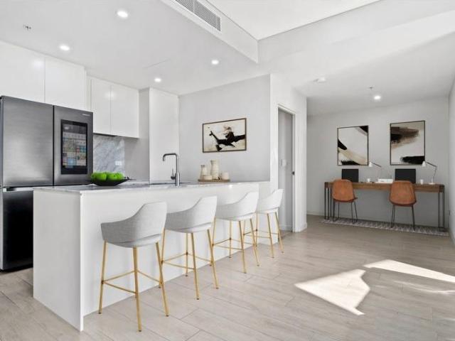 STUNNING APARTMENT IN THE HEART OF DEE WHY