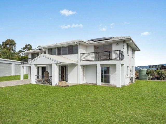 Soak in Stunning Lake and Hinterland Views Every Day!