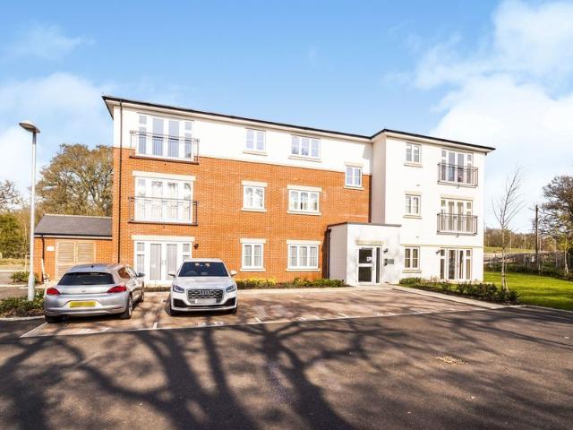 Soames Place, Wokingham RG40, 2 bed flat to rent, £1,600 pcm | PrimeLocation