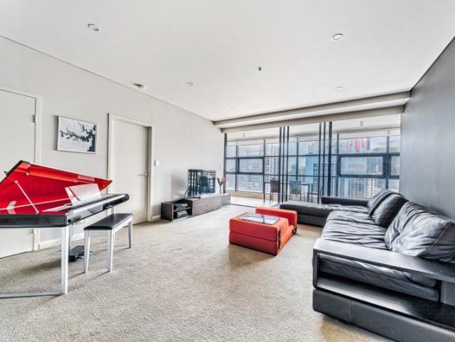 Soaring CBD Residence with Iconic Views