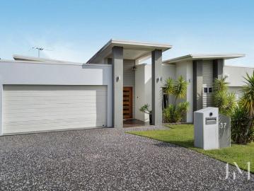 Soaring Ceilings, Designer Finishes & Endless Entertaining