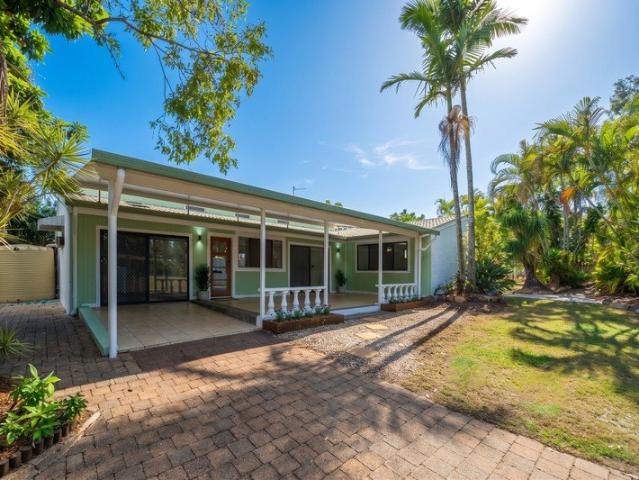Soaring Ceilings, Stylish Interiors and Shed Space !