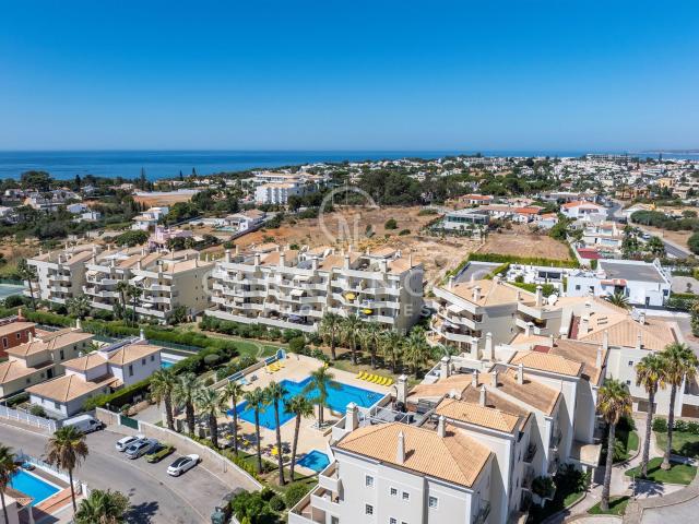 SOB OFERTA Apartamento duplex com vista mar, amplos terraç. 94m² Albufeira e Olhos de Água