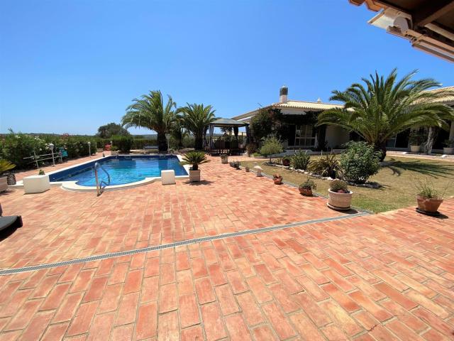 Soberba Moradia Térrea de 3 + 1 Quartos com Piscina e Vista. 273m² Bensafrim e barão de são joão