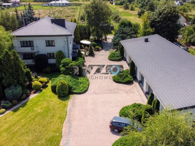 Sprzedam dom z biurem i magazynami na 10 300 m² działki