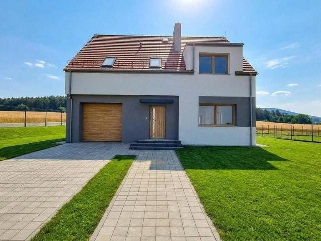 Nowoczesny dom z ogrodem 127 m² w Sobótce z garażem