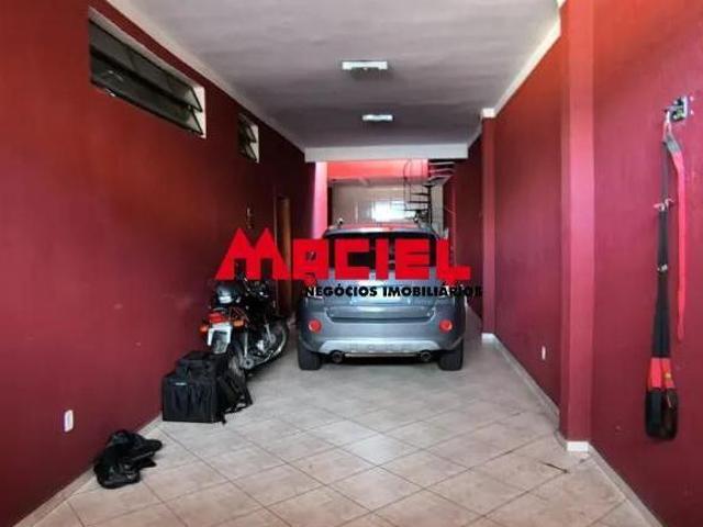 Sobradão residencial com salão comercial no terreo