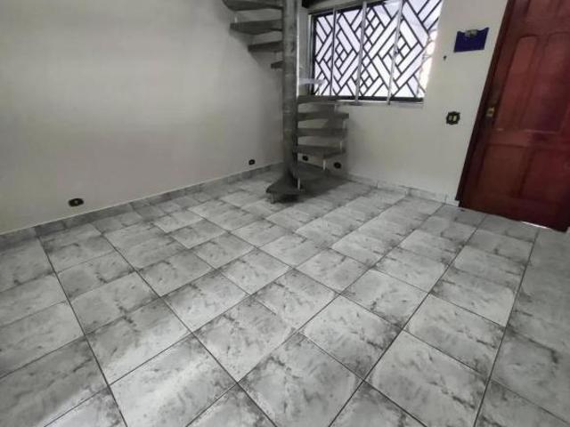 Sobrado muito charmoso, seguro e acolhedor, 3 dormitorios, e 2 vagas à 3 quadras da linha verde do M
