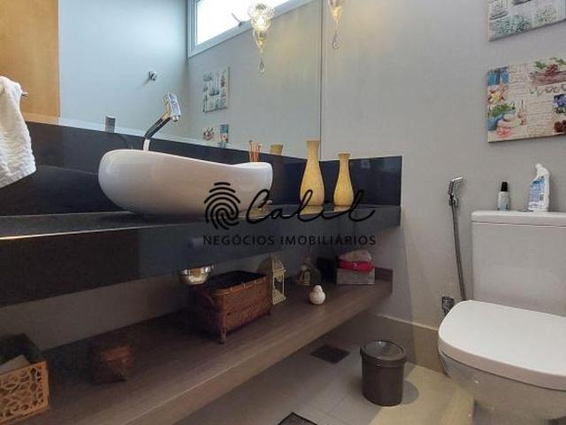 Sobrado maravilhoso no condomínio Pitangueiras! com 4 quartos + Escritório R$ 1.750.000,00
