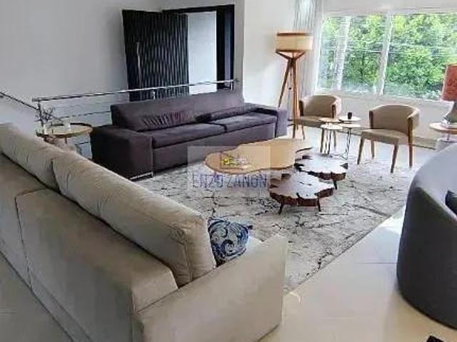 Sobrado mobiliado com móveis, utensílios domésticos, itens de decoração, com 4 suítes, sala integrad