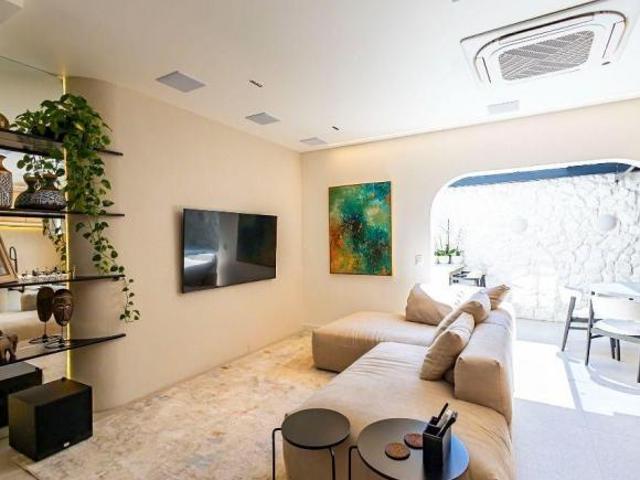 Sobrado mobiliado no Água Verde com Rooftop exclusivo