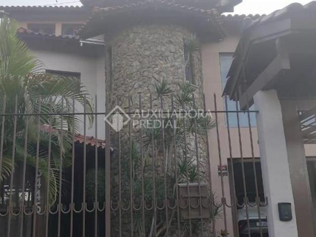 Sobrado mobiliado no centro de São Leopoldo, podendo ser residencial ou comercial, jardim frente e f