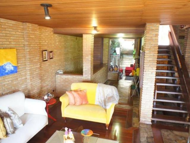 Sobrado mobiliado para venda com 4 dormitórios e piscina na Vila Suíssa em Mogi