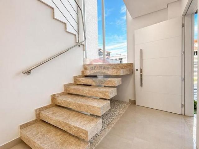 Sobrado Moderno 149m² | 3 Quartos Suíte + 2 Vagas Cobertas