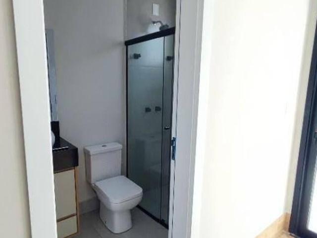 Sobrado moderno com 3 suítes, piscina e móveis planejados