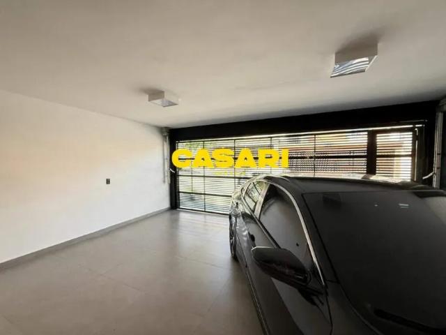 Sobrado Moderno e Reformado com 2 Dormitórios, Piscina e Área Gourmet – 190m²