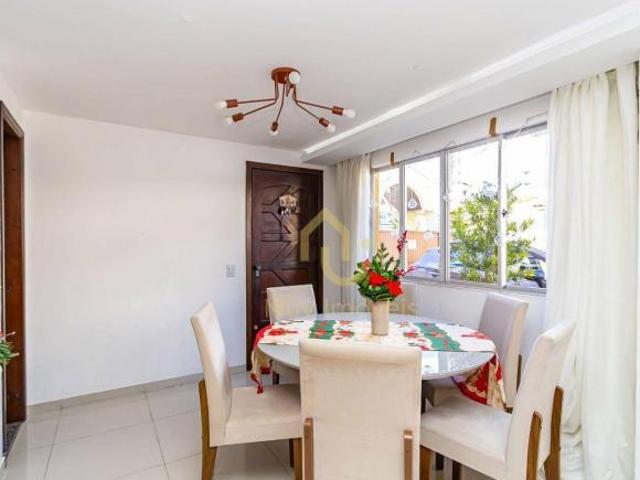 Sobrado Moderno no Cajuru: 3 Quartos 1 Suíte com Closet + Quintal com Churrasqueira