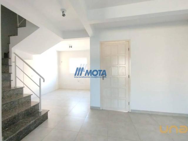Sobrado na Doutor Gonzaga de Campos Uberaba Curitiba PR, aluguel por R$ 2.850