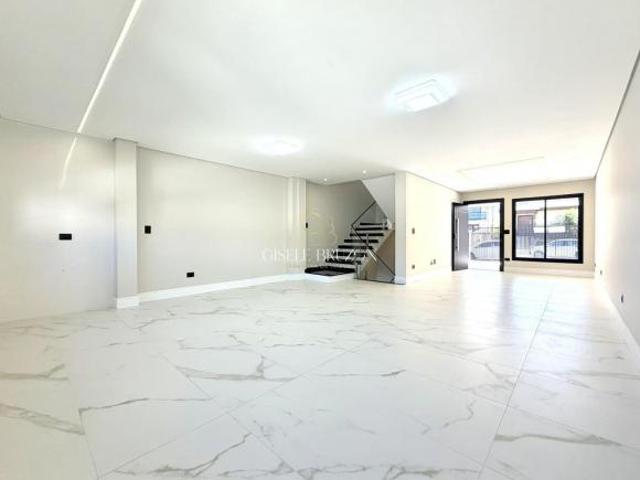 Sobrado no Aristocrata com 237 m² de construção