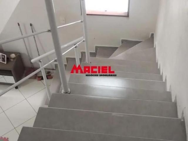 Sobrado no BairrroJardim Nova Florida com 3 quartos sendo 1 suite Venha Conferir!