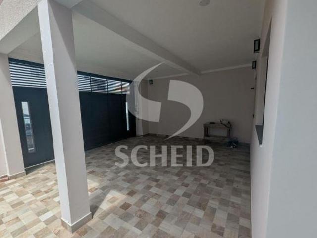 Sobrado no Campo Grande com 03 dormitórios, sendo 02 suites e 02 vagas