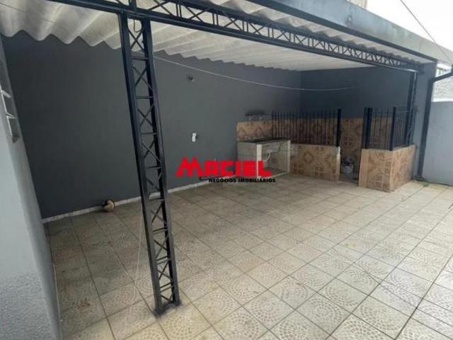 Sobrado no Jardim Veneza, com 316 m², ótima localização