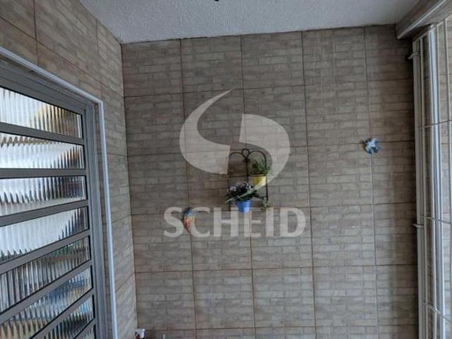 Sobrado no Jardim Consórcio, com 02 quartos, banheiro, 02 vagas, corredor lateral