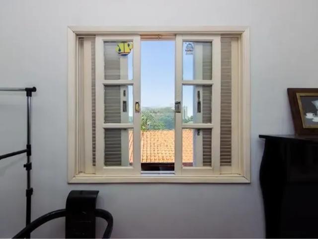 Sobrado no Jd. Líbano, 276m², 6 dormitórios, 2 Vagas