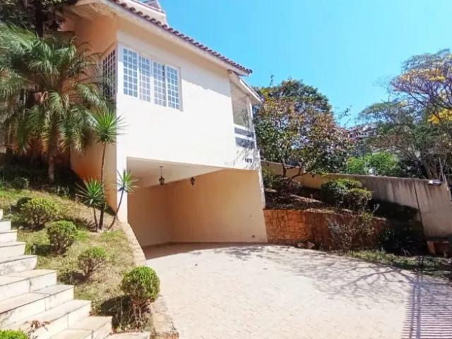 Sobrado no Parque dos Príncipes 5 quartos e piscina aquecida. FL64