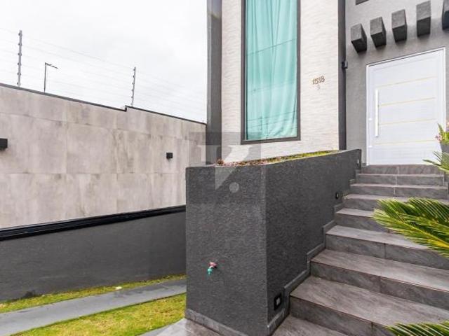 Sobrado no Pinheirinho 4 quartos, mobiliado, área gourmet Aceita permuta!