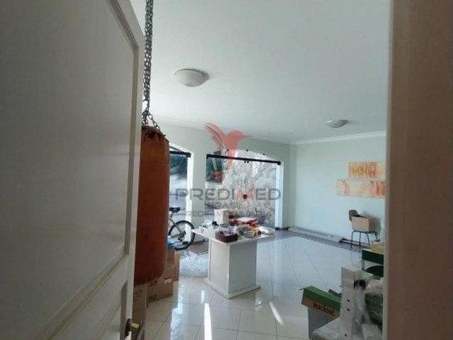 Sobrado no Portal das Colinas com 3 Suites, salão de festas e piscina. Guarat.