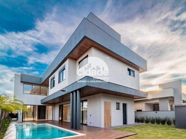 Sobrado no Residencial Treviso Cascavel/PR 4 suítes + 3 vagas de garagem