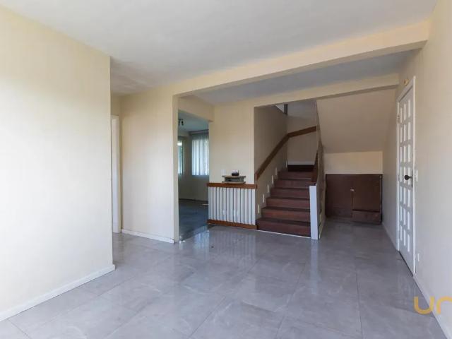 Sobrado no Santa Felicidade de 251.4 m² com 4 quartos