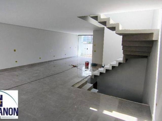 Sobrado novo, 3 suítes, 4 vagas de garagem, quinta com área gourmet e piscina. Em fase final de cons