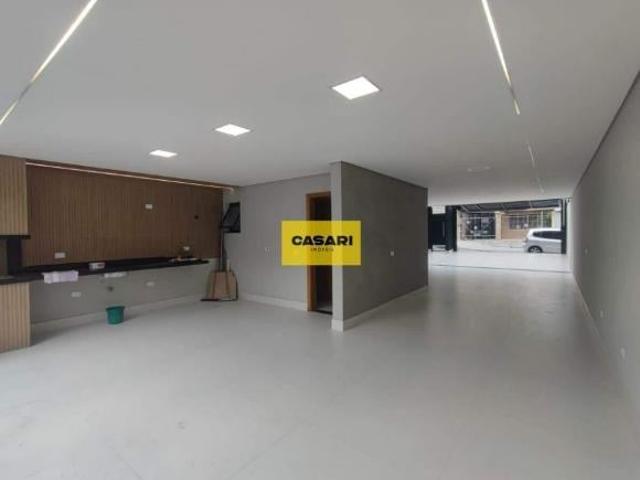 Sobrado Novo com piscina, 300 m² de área privativa, 3 suítes e 6 vagas Centro