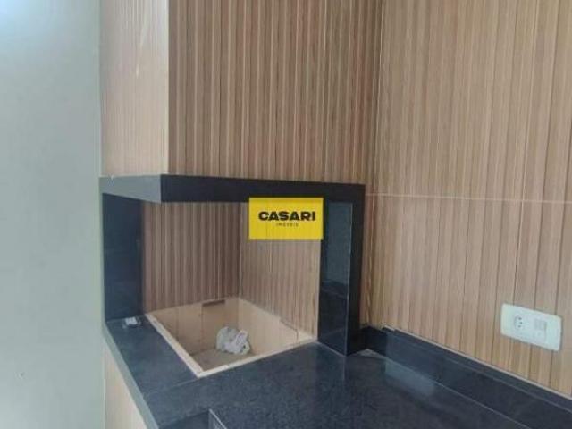 Sobrado Novo com piscina, 300 m² de área privativa, 3 suítes e 6 vagas Centro