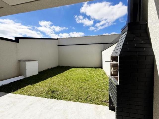 SOBRADO NOVO COM TERRENO AMPLO FRENTE E FUNDOS