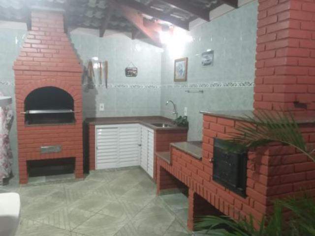 sobrado novo com 2 residencias de 2 quartos cada e churrasqueira