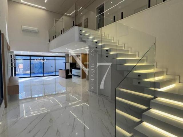 Sobrado Novo com 4 Suítes, Móveis Planejados, Energia Fotovoltaica, Piscina