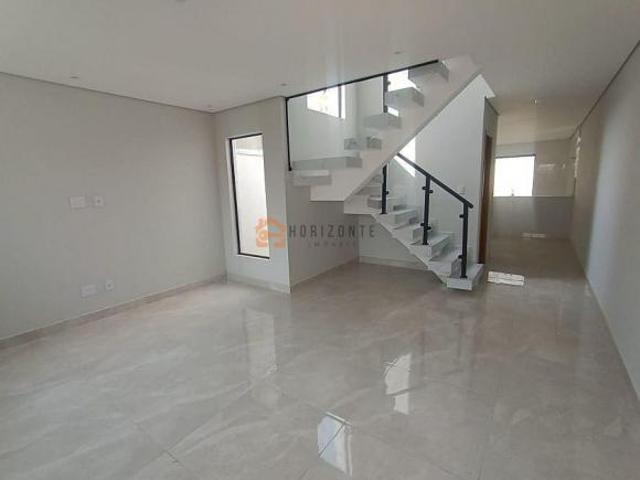 Sobrado novo à venda na Vila Cintra