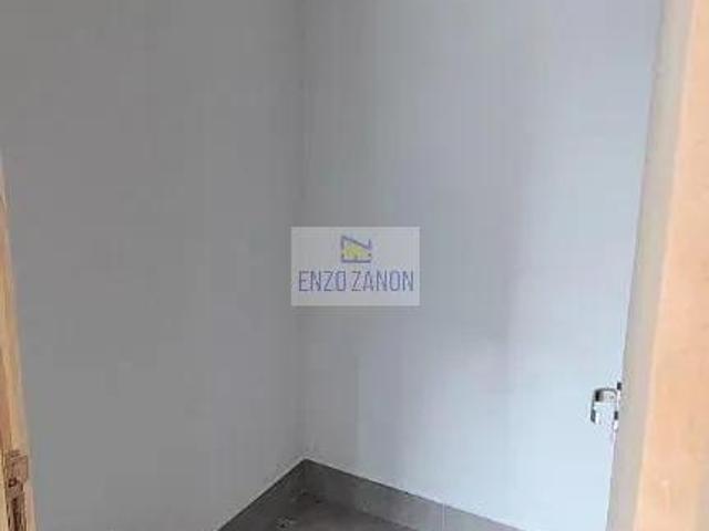 Sobrado novo no centro da cidade, 3 suítes, 4 vagas de garagem, quintal amplo com área gourmet e pis