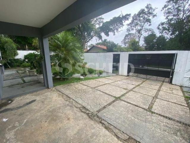 Sobrado a venda 3 Dormitórios 3 Suítes 6 Vagas 520 m² área útil e 900 terreno em Interlagos