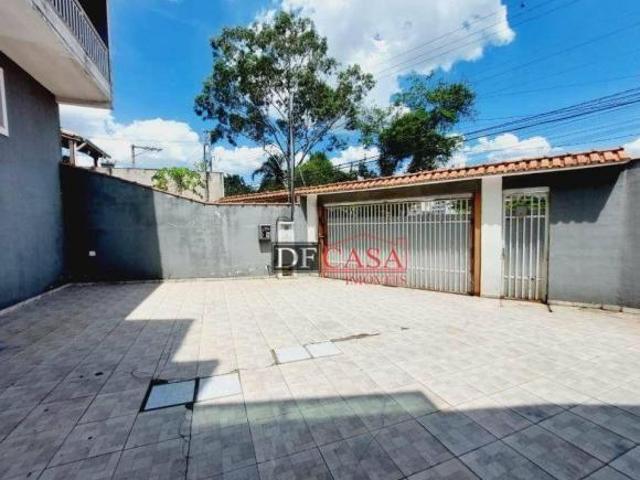 Sobrado à Venda. 3 dormitórios 3 Suítes, 7 Vagas de Garagem. Quintal. Itaquera