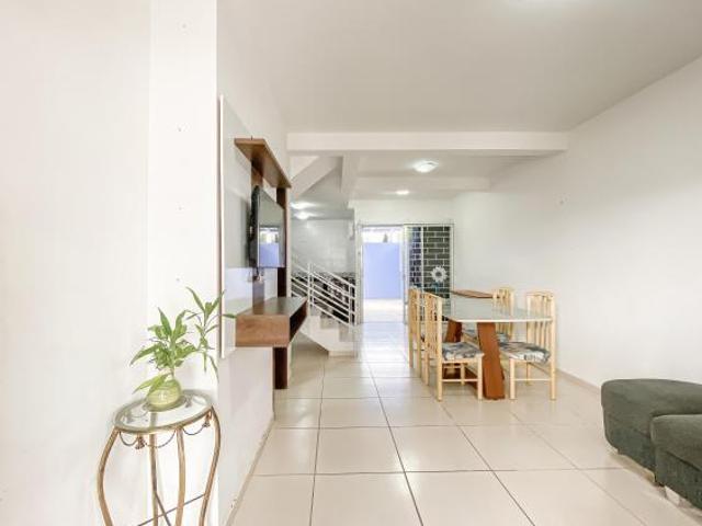 Sobrado a venda, 3 quartos, 2 vagas no Balneário de Gaivotas, Matinhos/PR