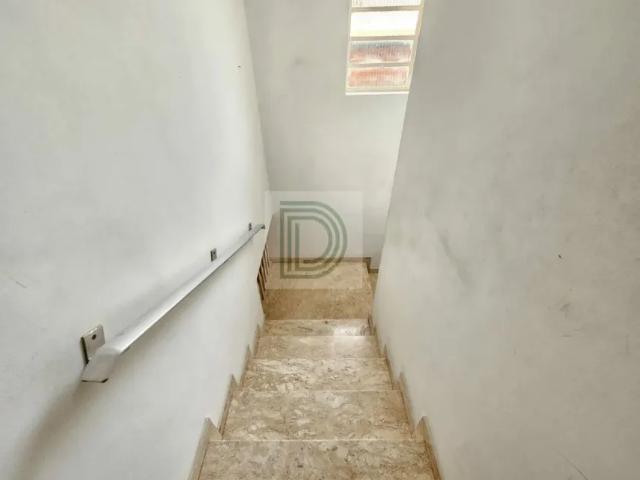Sobrado à venda 100 mts metrô vila sonia, com 130m²