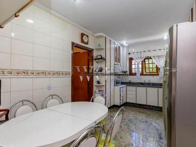 Sobrado a venda 196 mts², 03 dormitórios 01 suíte 04 vgs de garagem Vila Romano Próximo Shoppi